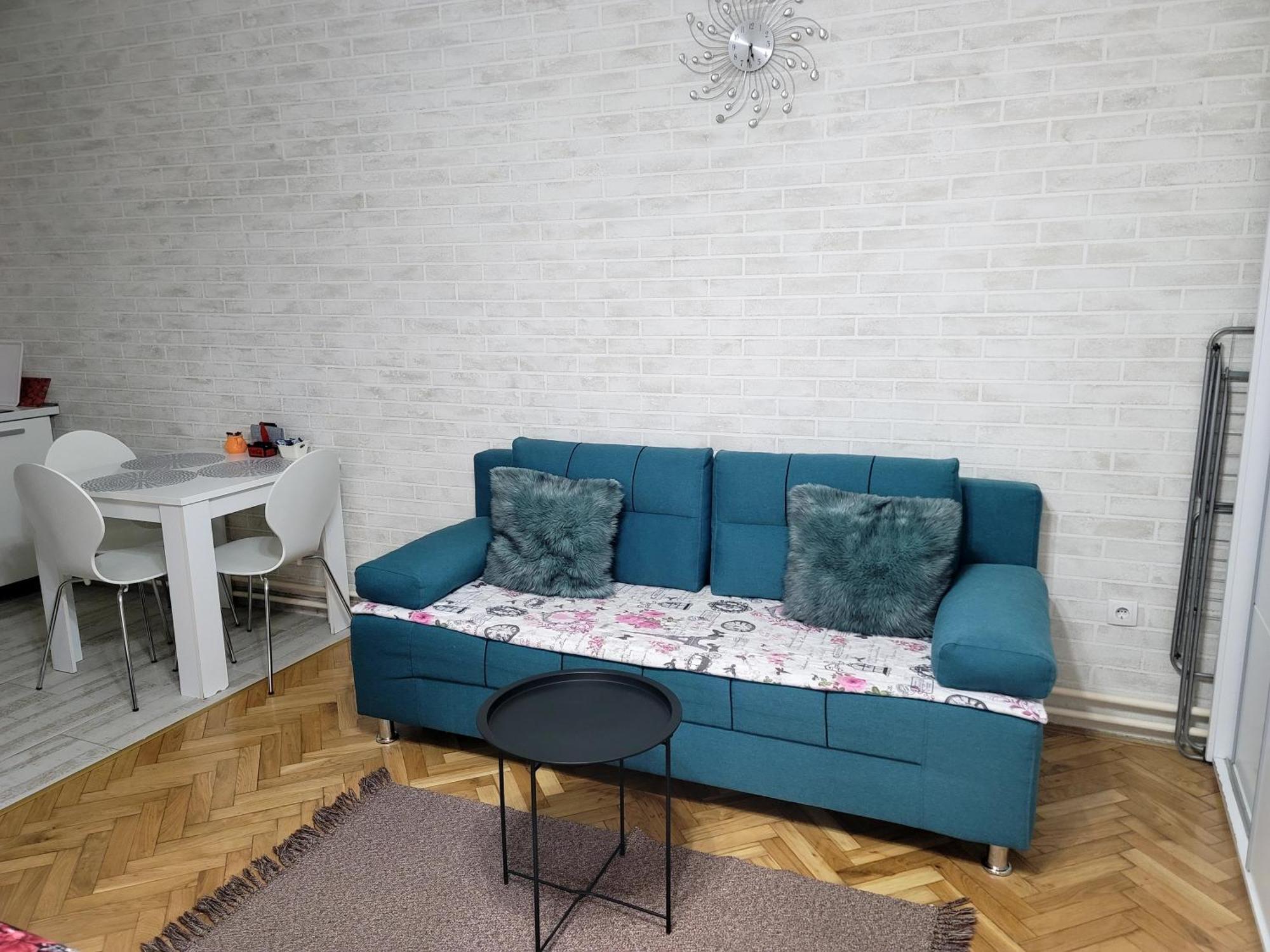 Appartamento Apartman "Garden" Novi Sad Esterno foto