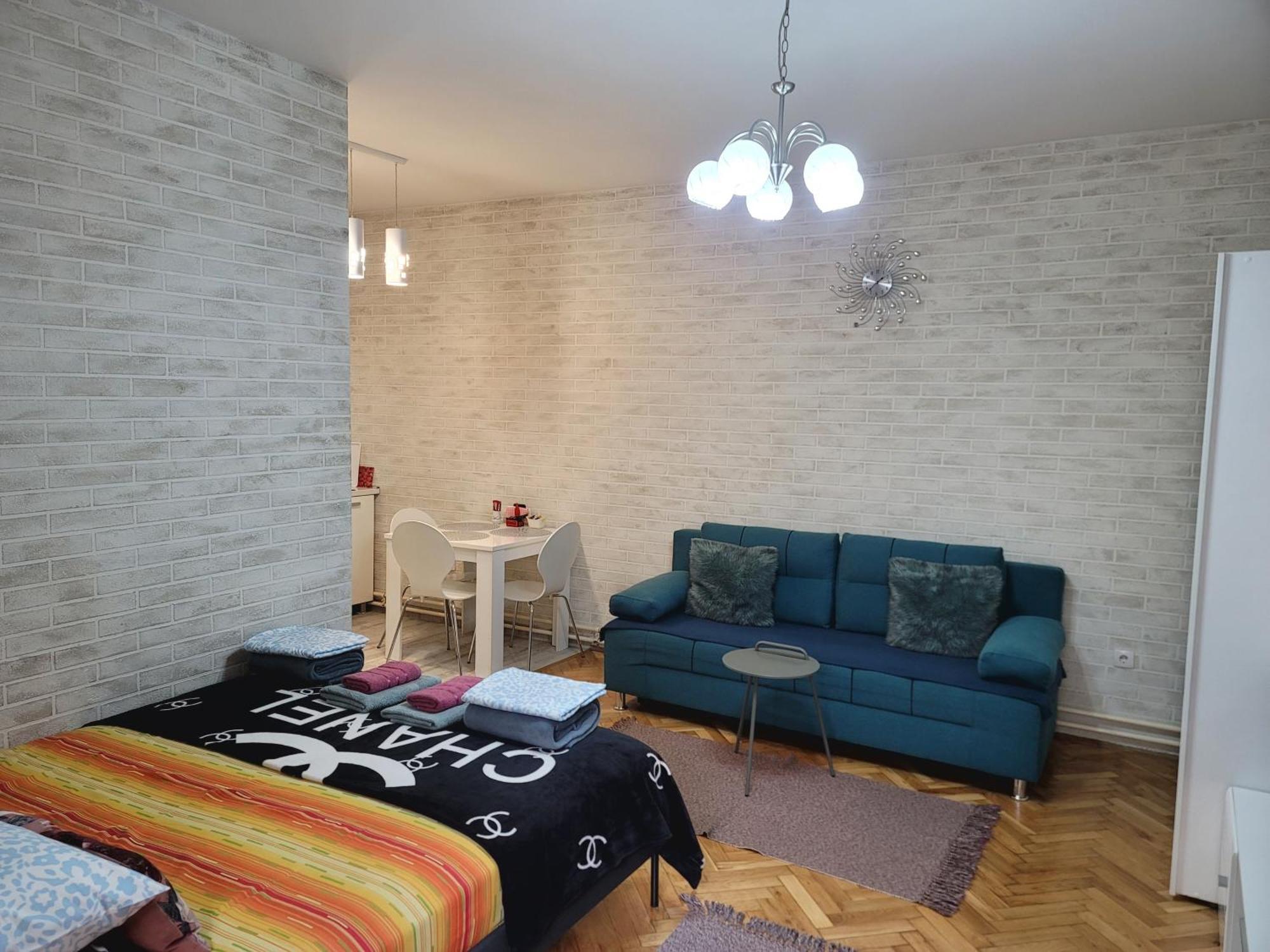 Appartamento Apartman "Garden" Novi Sad Esterno foto