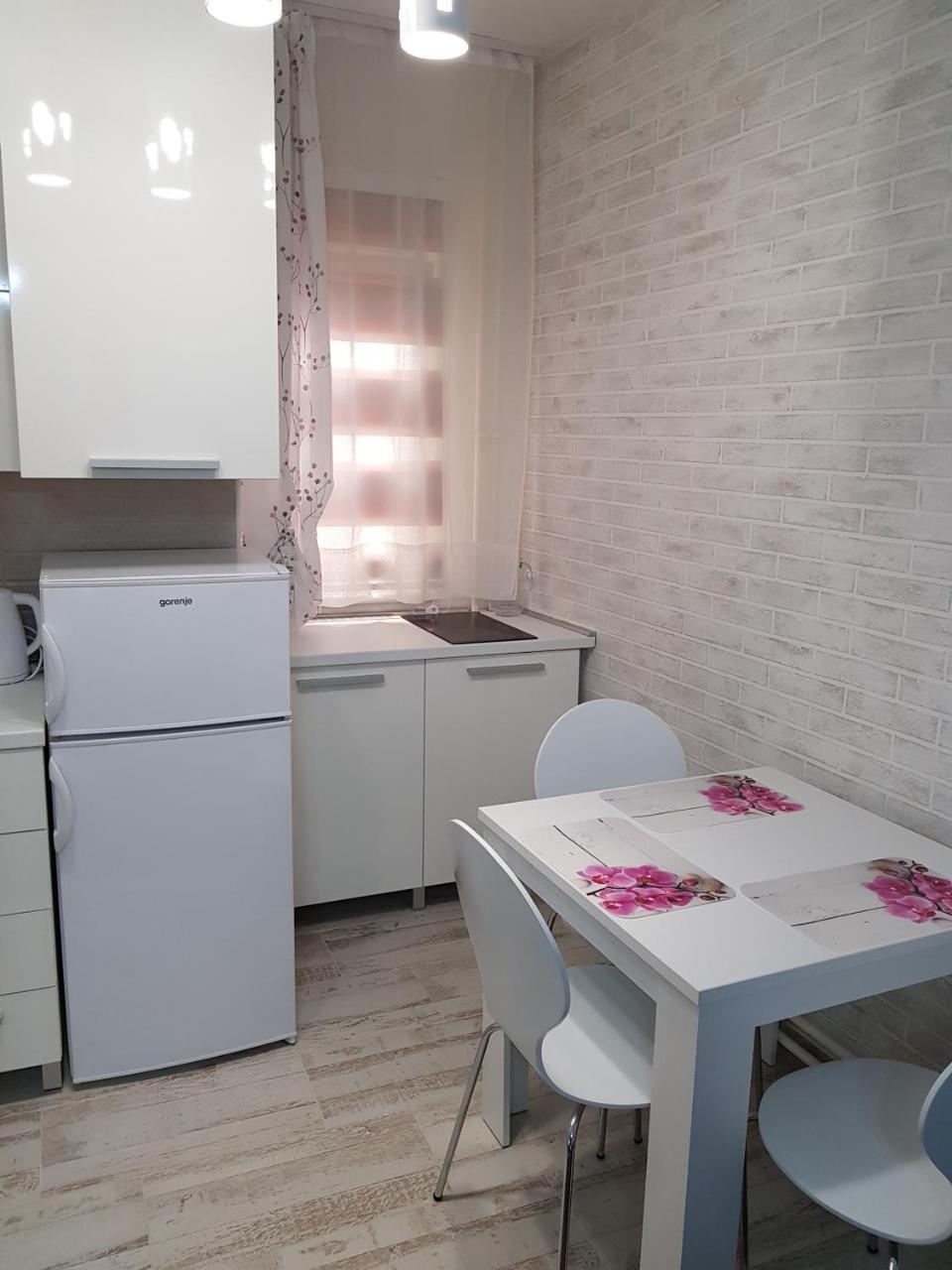 Appartamento Apartman "Garden" Novi Sad Esterno foto